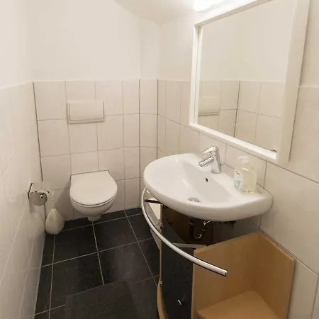 Grosse Luxus-ferienwohnung Im Alten Lokschuppen Apartment